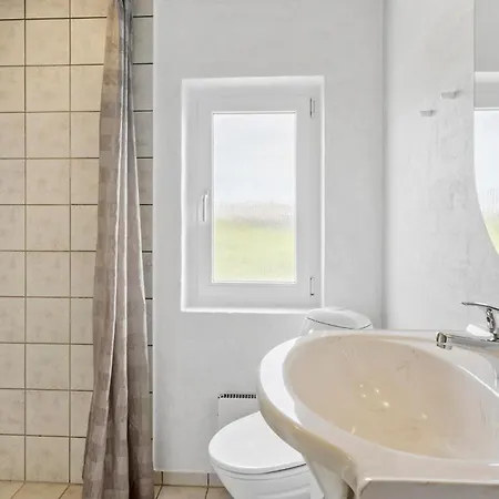 Cozy Home In Harboore With Sauna הרבור