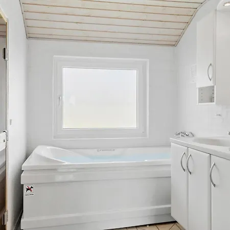 Cozy Home In Harboore With Sauna בית נופש