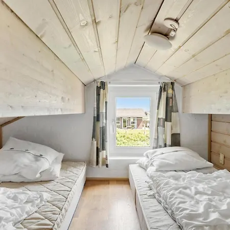 Cozy Home In Harboore With Sauna בית נופש הרבור