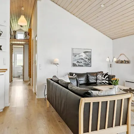 בית נופש Cozy Home In Harboore With Sauna הרבור