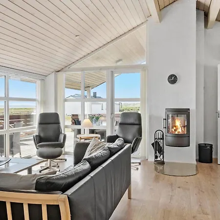 Cozy Home In Harboore With Sauna בית נופש